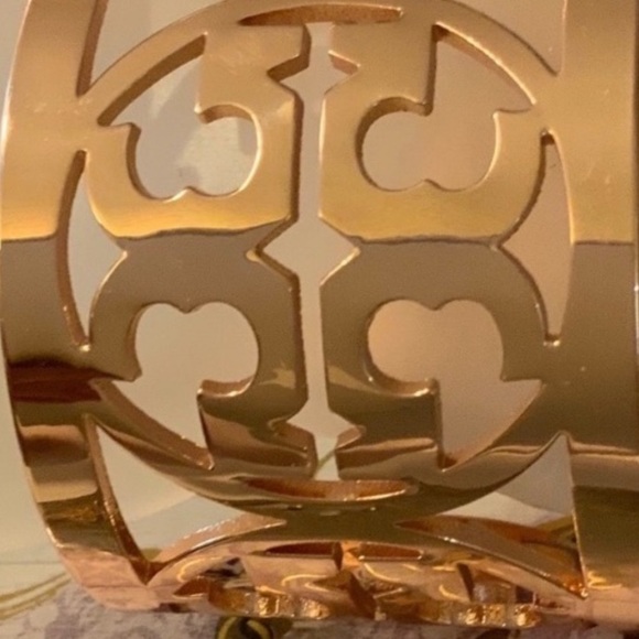 Tory Burch sale Rose gold Double T logo wide cuff bracelet - Picture 2 of 4